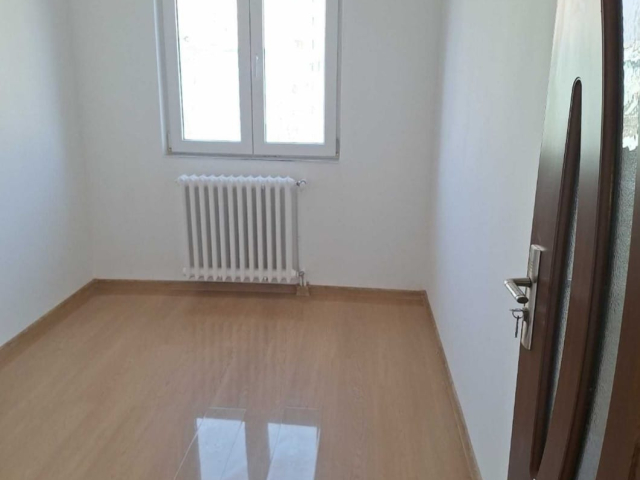 3 camere,  nedecomandat,  46 mp, de vanzare apartament in zona Alexandru cel Bun,  (Liceul Miron Costin) 162843
