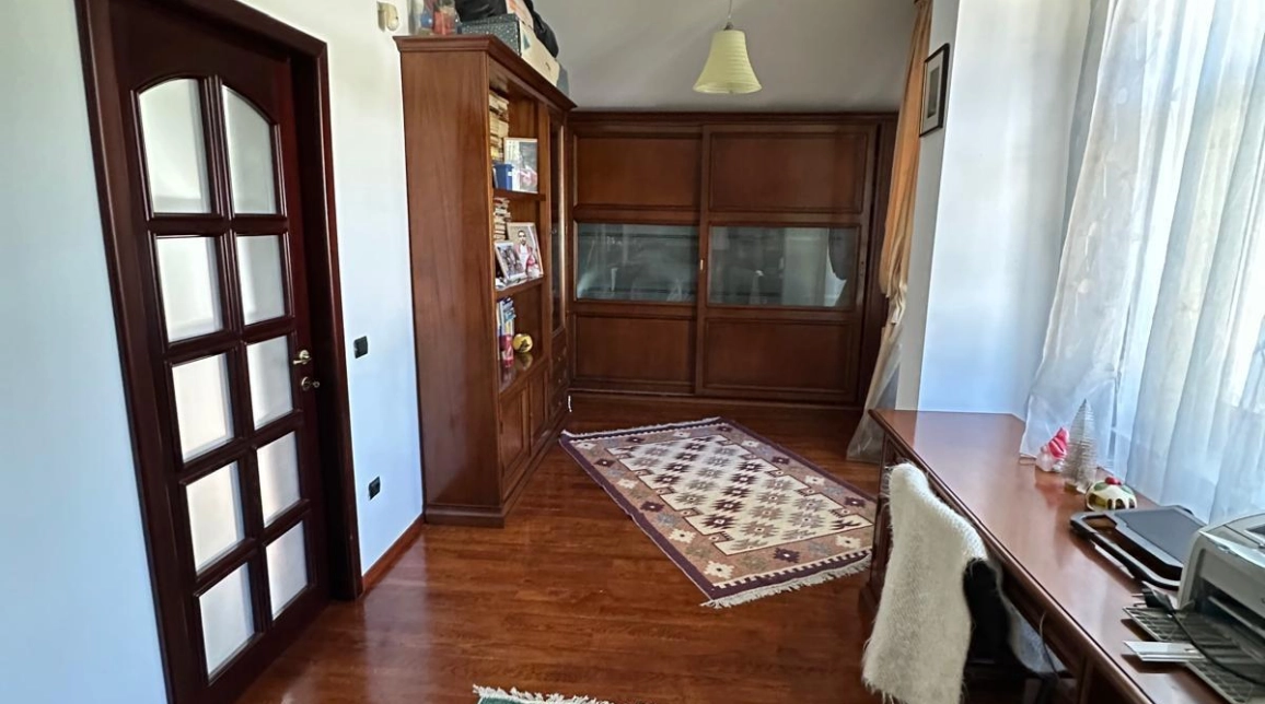 Oferta Bucium casa 280 mp, 5 camere, de vanzare,  in statia de autobuz 30 imagine 9