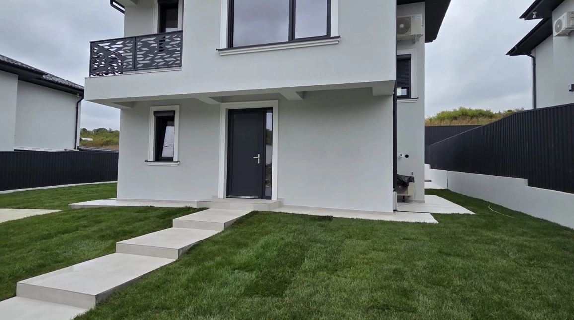 Oferta Casa de vanzare, 5 camere, 112 mp, Miroslava,  la 1,2 km Family Market imagine 16