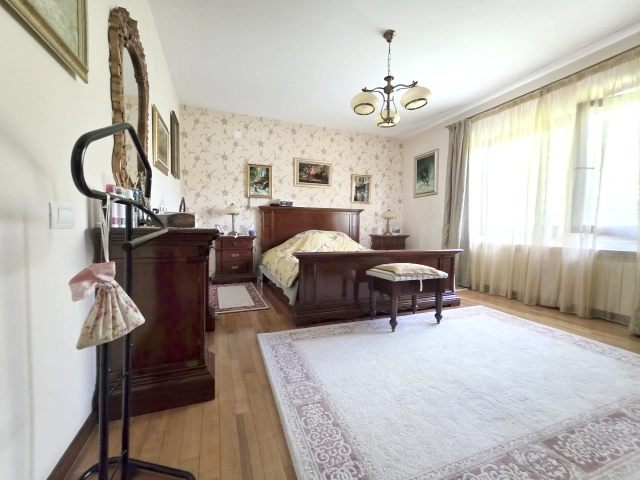 Apartament 4 camere - Bucium