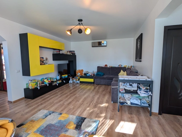 Apartament 4 camere - Lunca Cetatuii