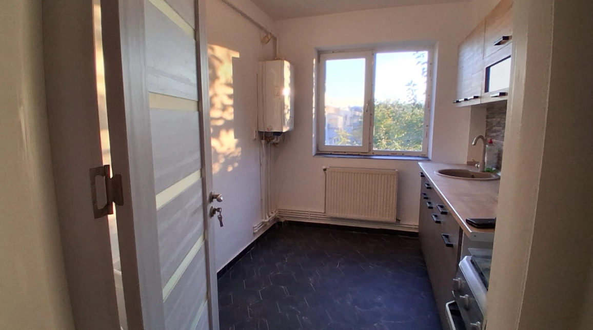 Oferta Apartament, 2 camere semidecomandat, 52 mp, Podul de Piatra, de vanzare,  Salubris imagine 3