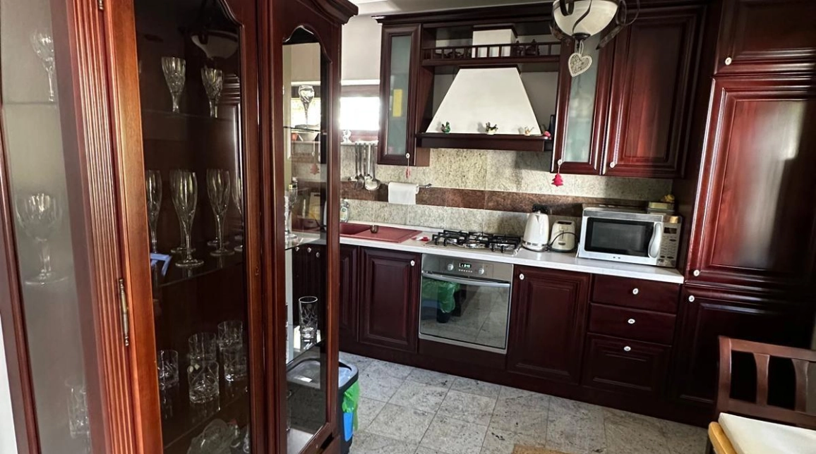 Oferta Bucium casa 280 mp, 5 camere, de vanzare,  in statia de autobuz 30 imagine 8