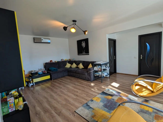 Apartament 4 camere - Lunca Cetatuii