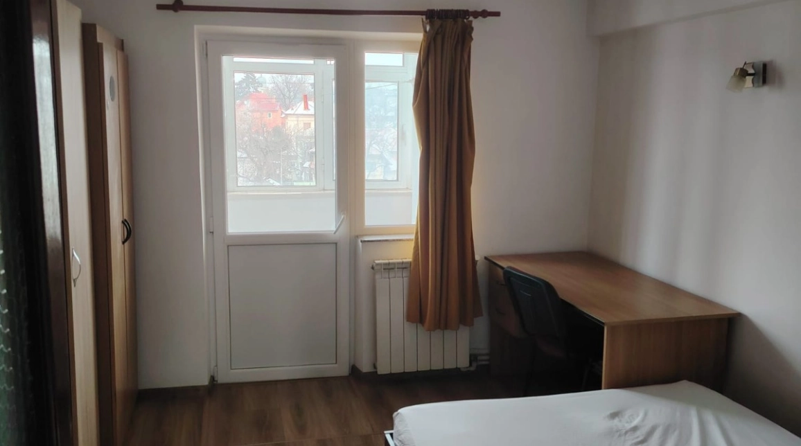 Oferta Apartament de inchiriat, 4 camere, decomandat, 90 mp, Centru,  UMF imagine 2