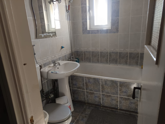 Apartament de inchiriat, 2 camere,  semidecomandat,  50 mp, Podu Ros,  (Scoala Gimnaziala Titu Maiorescu ) 161820