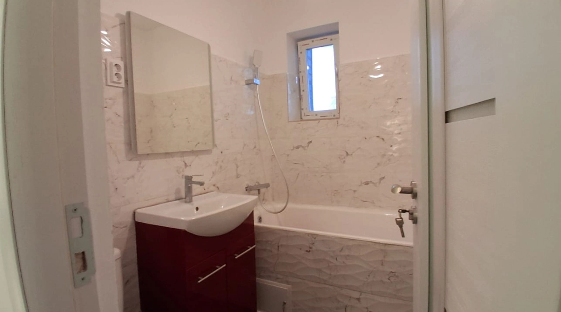 Oferta Apartament, 2 camere semidecomandat, 52 mp, Podul de Piatra, de vanzare,  Salubris imagine 6