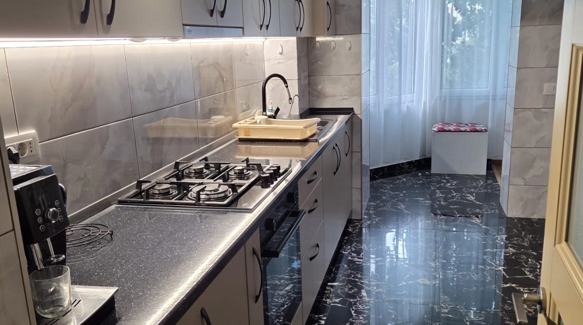 Oferta De vanzare apartament, 3 camere, decomandat, 82 mp, Nicolina,  Prima Statie-Panasonic imagine 1