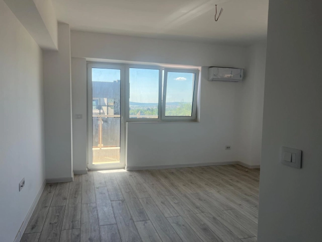 Apartament 3 camere - Miroslava
