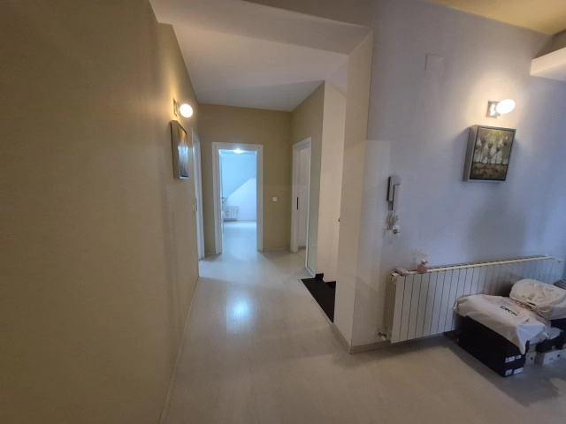 Apartament 5 camere - Bucium