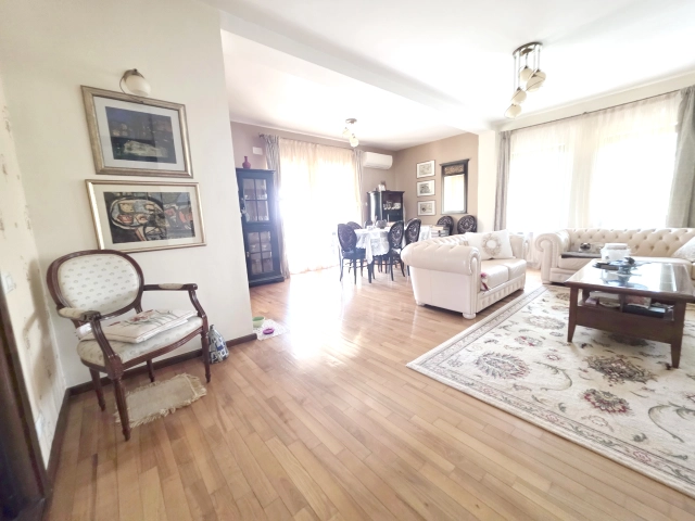Apartament 4 camere - Bucium