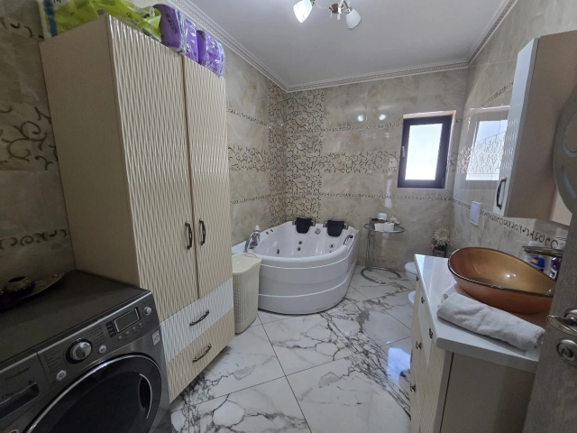 Apartament 5 camere - Bucium