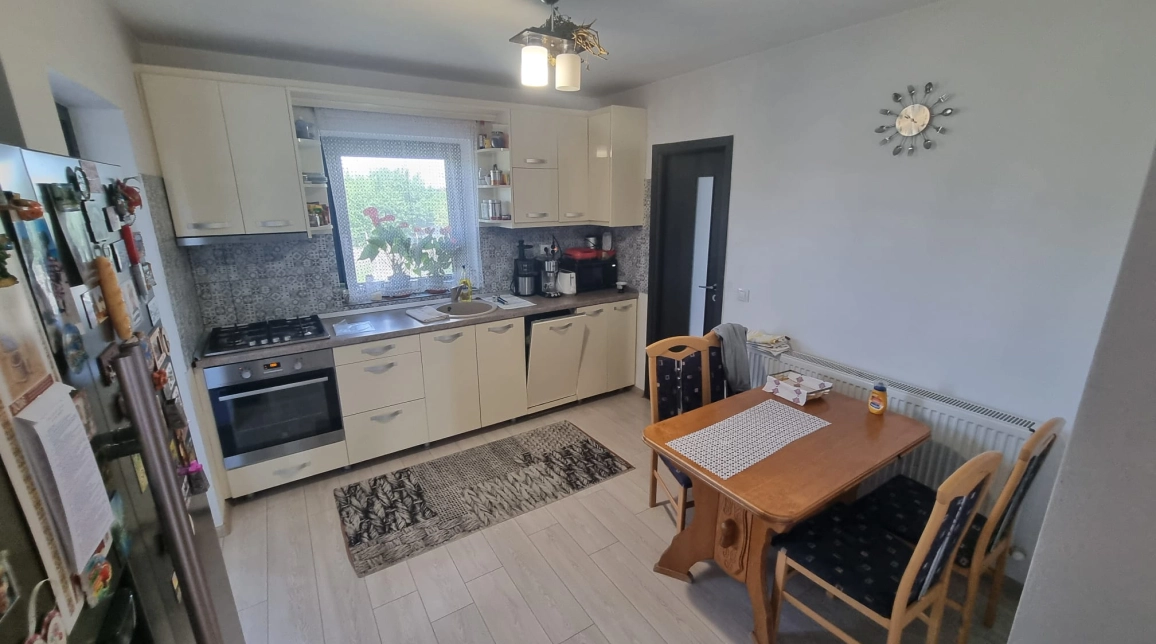 Oferta 4 camere, 179 mp, de vanzare casa in zona Aroneanu,  Strada Principala imagine 6
