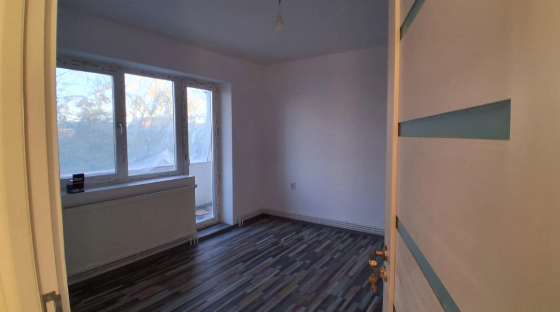 Oferta Apartament, 2 camere semidecomandat, 52 mp, Podul de Piatra, de vanzare,  Salubris imagine 8