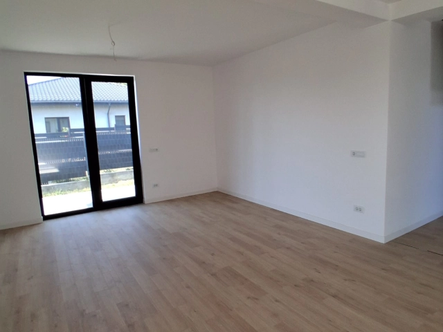 Apartament 4 camere - Miroslava