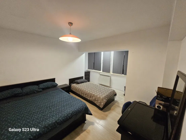 Centru apartament  75 mp, 3 camere,  decomandat, de inchiriat,  (UMF) 162094