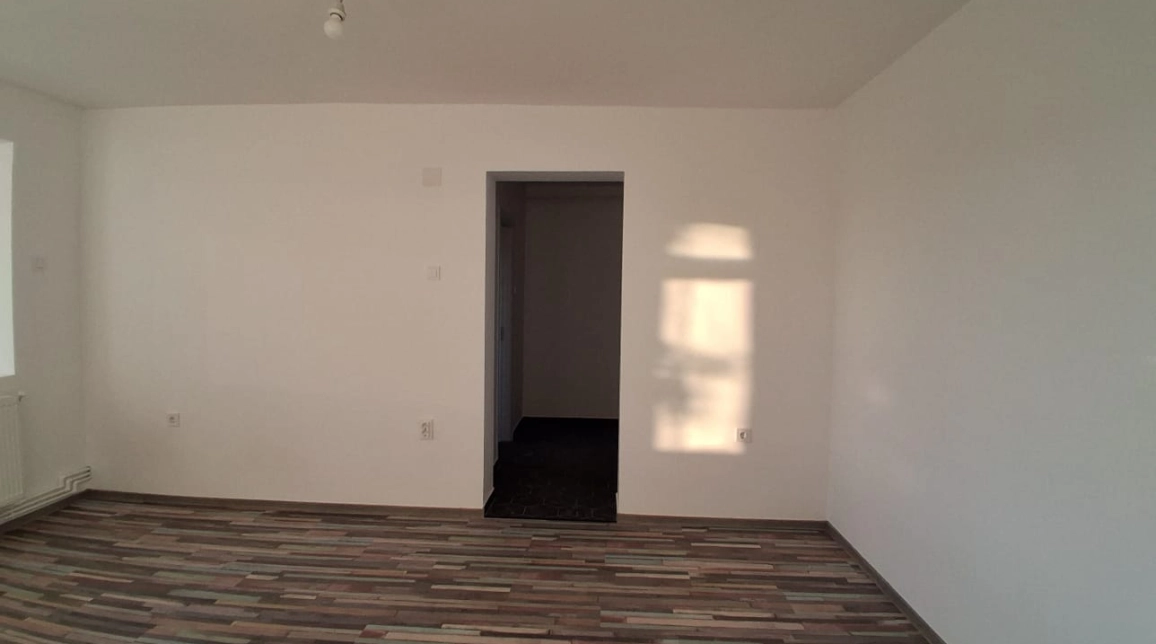 Oferta Apartament, 2 camere semidecomandat, 52 mp, Podul de Piatra, de vanzare,  Salubris imagine 7