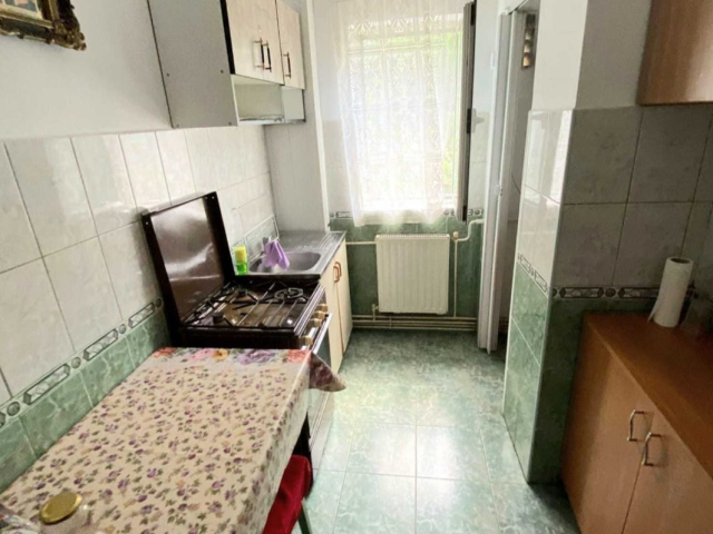 Mircea cel Batran apartament  54 mp, 3 camere,  semidecomandat, de vanzare,   161079