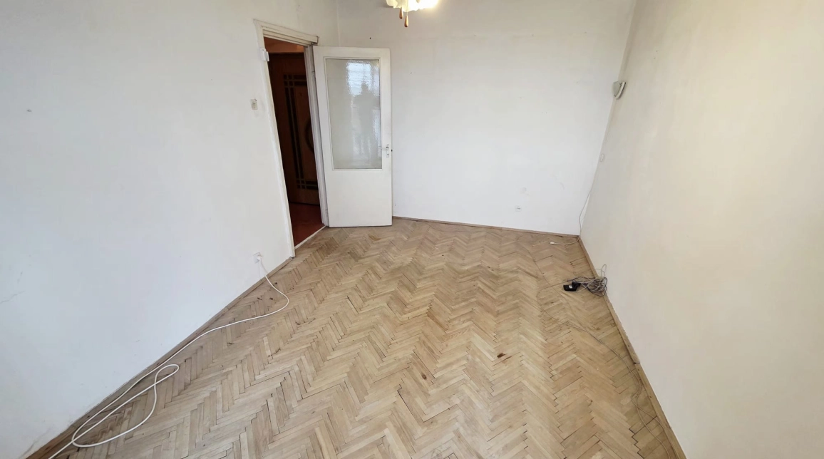 Oferta Podu Ros apartament 40 mp, 2 camere, decomandat, de vanzare,  Restaurant Odeon imagine 1