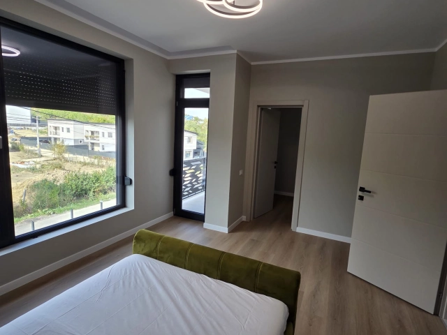 Apartament 4 camere - Miroslava