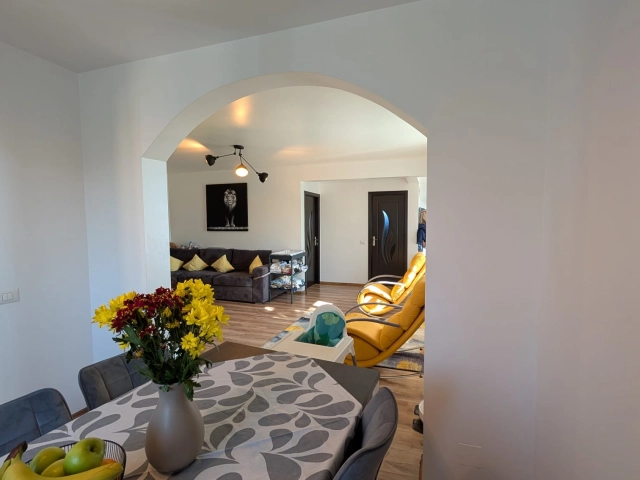 Apartament 4 camere - Lunca Cetatuii