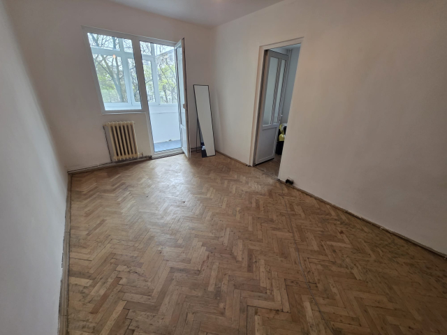 Alexandru cel Bun apartament  50 mp, 3 camere,  nedecomandat, de vanzare,  (Minerva) 162174