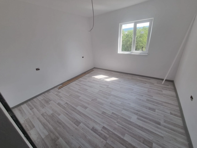 Apartament 4 camere - Tomesti