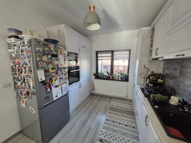 Apartament 4 camere - Miroslava