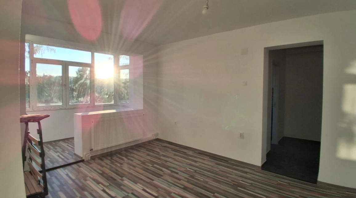 Oferta Apartament, 2 camere semidecomandat, 52 mp, Podul de Piatra, de vanzare,  Salubris imagine 4