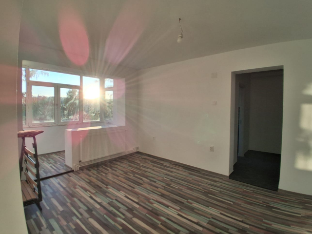 Apartament, 2 camere  semidecomandat,  52 mp, Podu Ros, de vanzare,  (Salubris) 160361