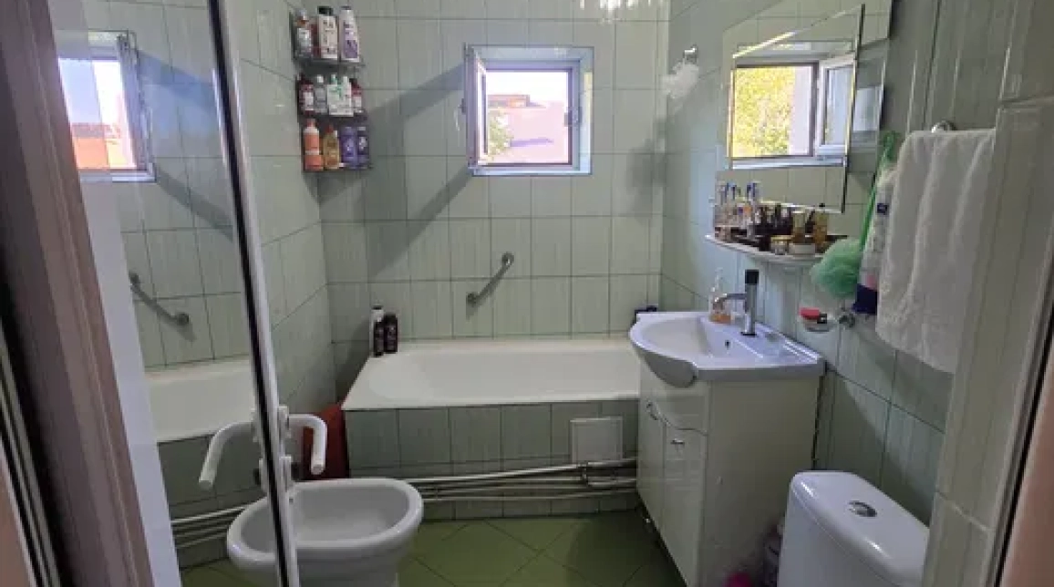 Oferta Apartament de vanzare, 3 camere, decomandat, 65 mp, Central,  Tg Cucu imagine 6