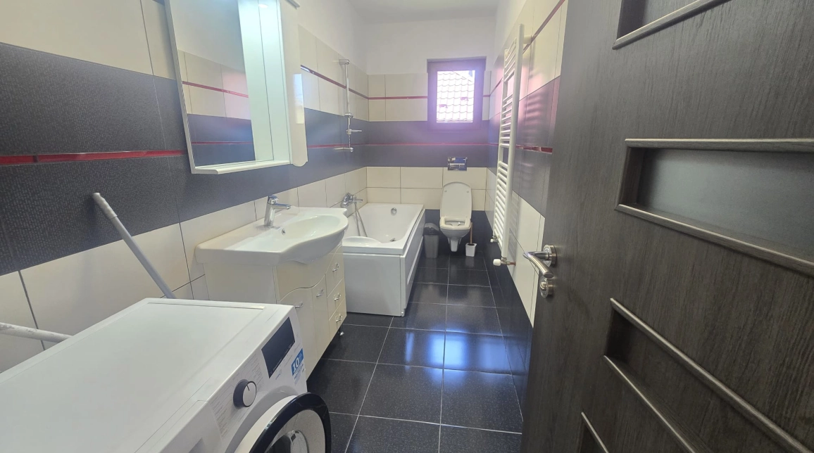 Oferta Centru apartament 72 mp, 3 camere, decomandat, de vanzare,  Intre Tudor Vladimirescu si Palas imagine 2