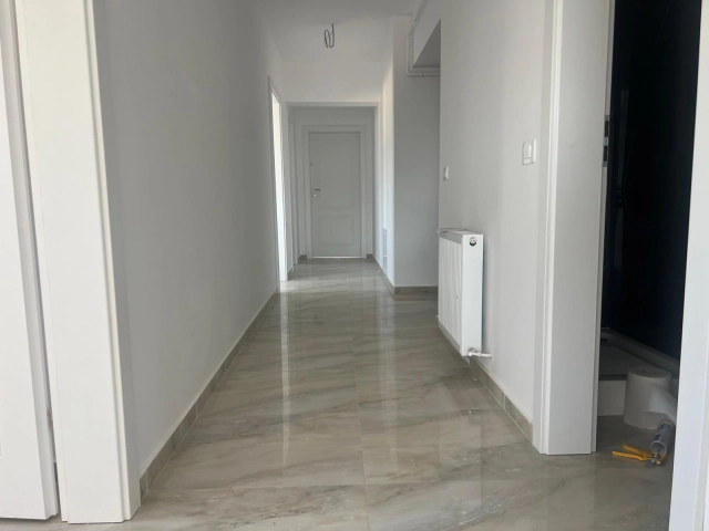 Apartament 3 camere - Miroslava