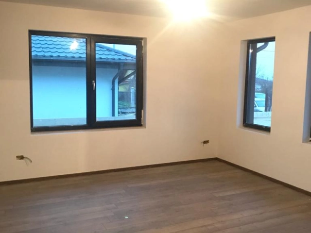 Apartament 4 camere - Aroneanu