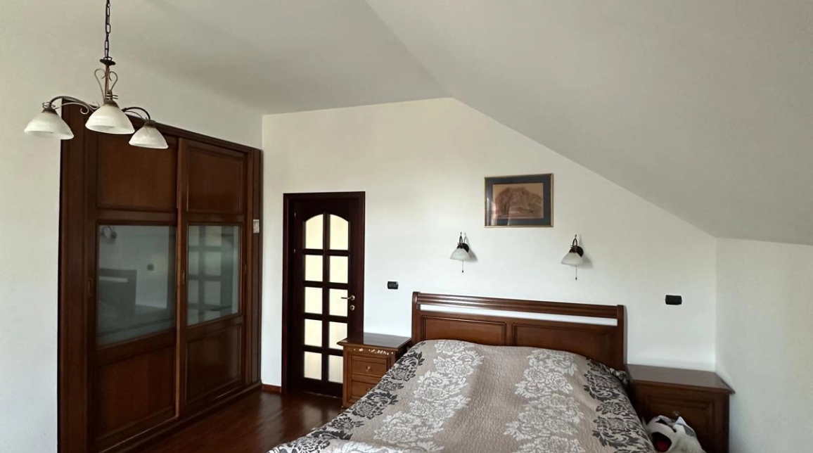 Oferta Bucium casa 280 mp, 5 camere, de vanzare,  in statia de autobuz 30 imagine 15