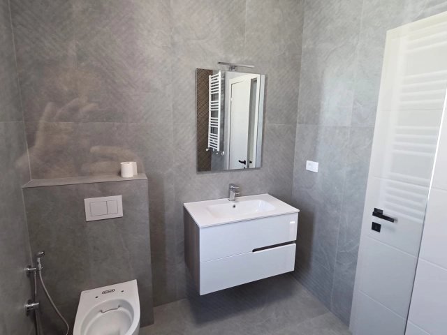 Apartament 4 camere - Miroslava