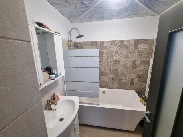 Apartament 4 camere - Aroneanu