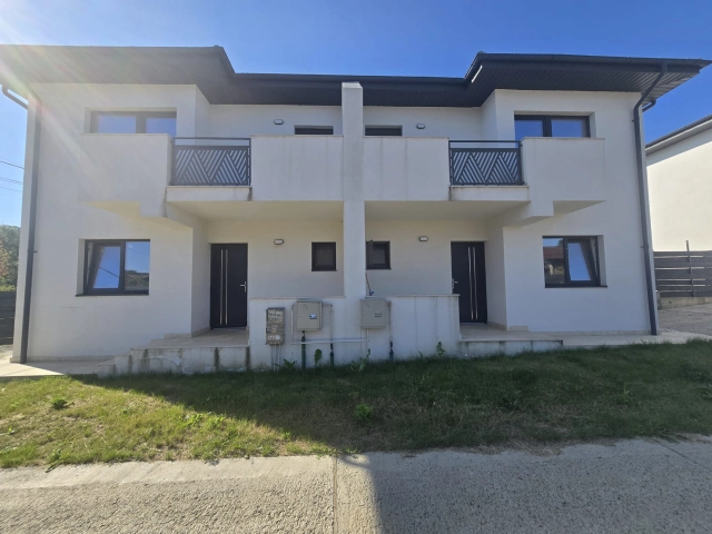 Apartament 4 camere - Bucium