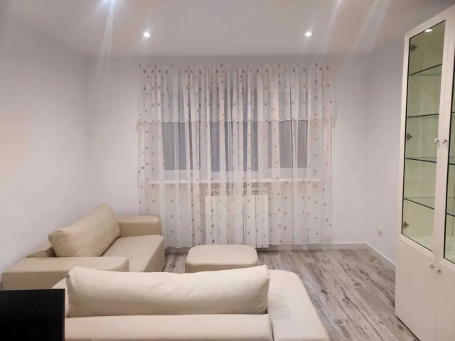 Precista apartament  70 mp, 3 camere,  decomandat, de inchiriat,  (Biserica Noua) 161704