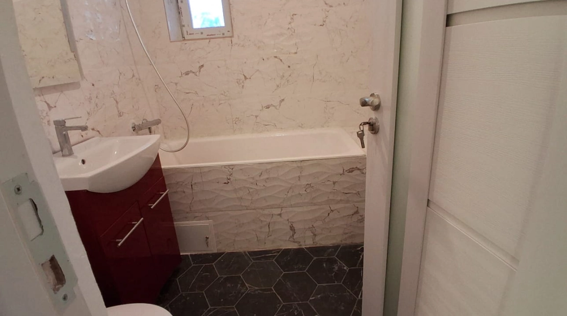 Oferta Apartament, 2 camere semidecomandat, 52 mp, Podul de Piatra, de vanzare,  Salubris imagine 11