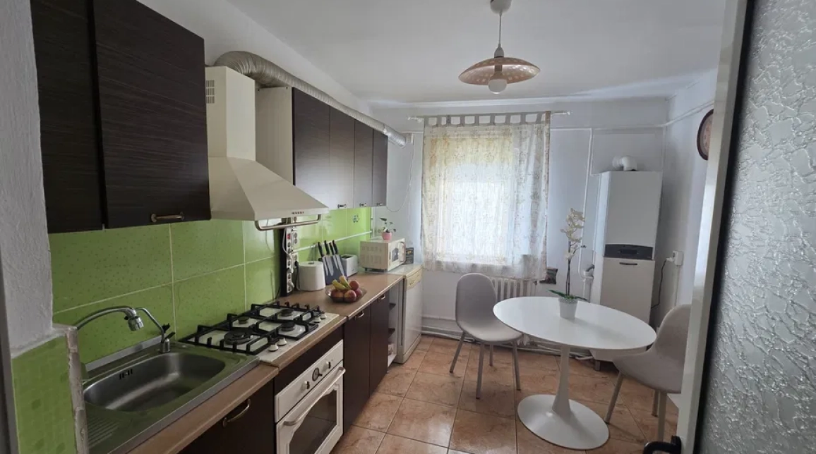 Oferta Apartament de vanzare, 3 camere, decomandat, 65 mp, Central,  Tg Cucu imagine 1