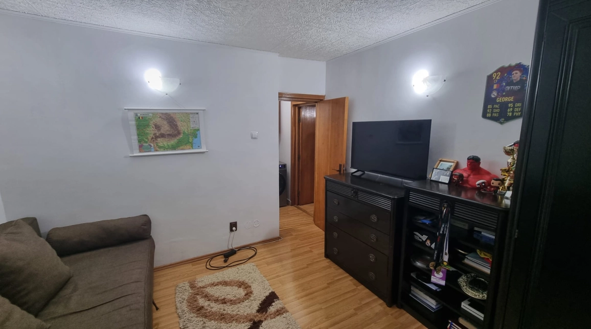 Oferta Apartament de vanzare, 4 camere, decomandat, 81 mp, Nicolina,  Nicolina 2 - Libertatii imagine 3