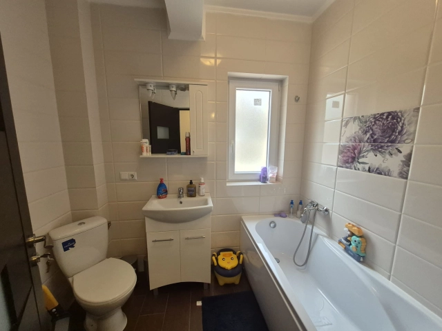 Apartament 3 camere - Rediu