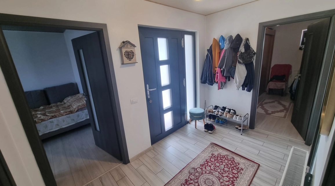Oferta 4 camere, 179 mp, de vanzare casa in zona Aroneanu,  Strada Principala imagine 8
