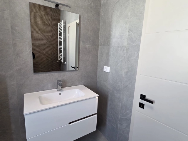 Apartament 4 camere - Miroslava