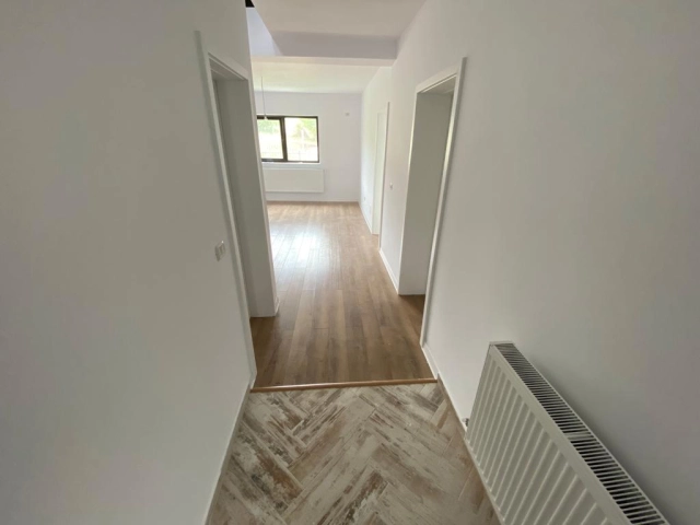 Apartament 4 camere - Miroslava