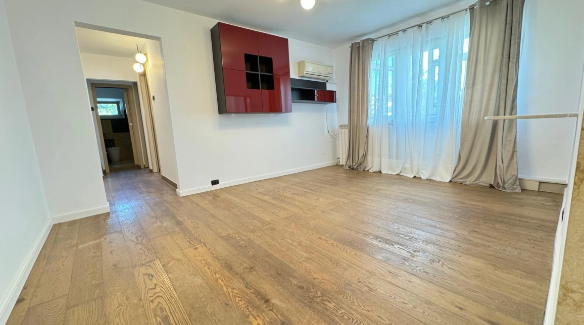Oferta Apartament de vanzare, 4 camere, semidecomandat, 64 mp, Mircea cel Batran,  Complex Mircea cel Batran imagine 2