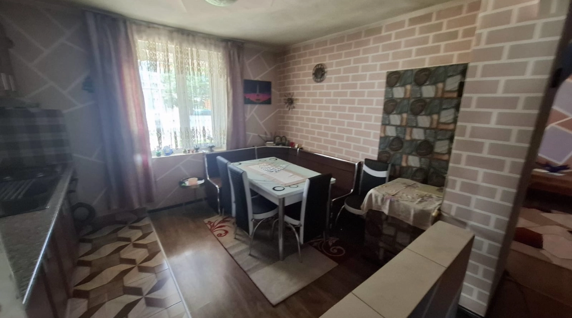 Oferta Roznov apartament 110 mp, 3 camere, decomandat, de vanzare imagine 4