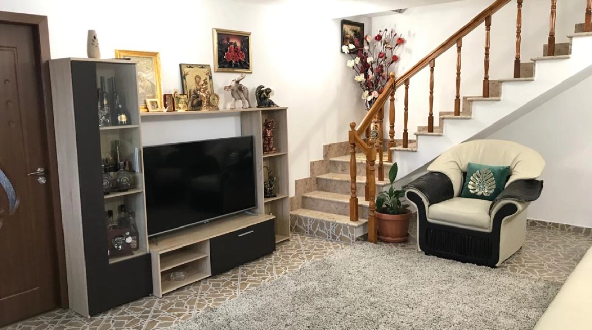 Oferta Miroslava casa 160 mp, 5 camere, de vanzare,  Dupa  liceul Agricol imagine 1