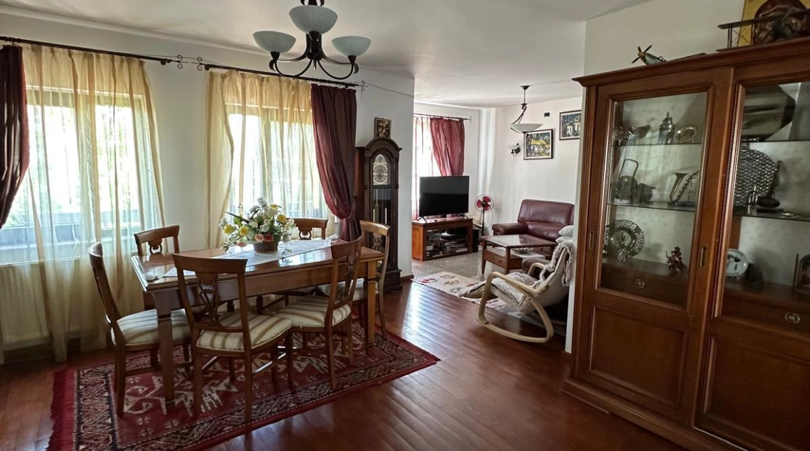 Oferta Bucium casa 280 mp, 5 camere, de vanzare,  in statia de autobuz 30 imagine 1